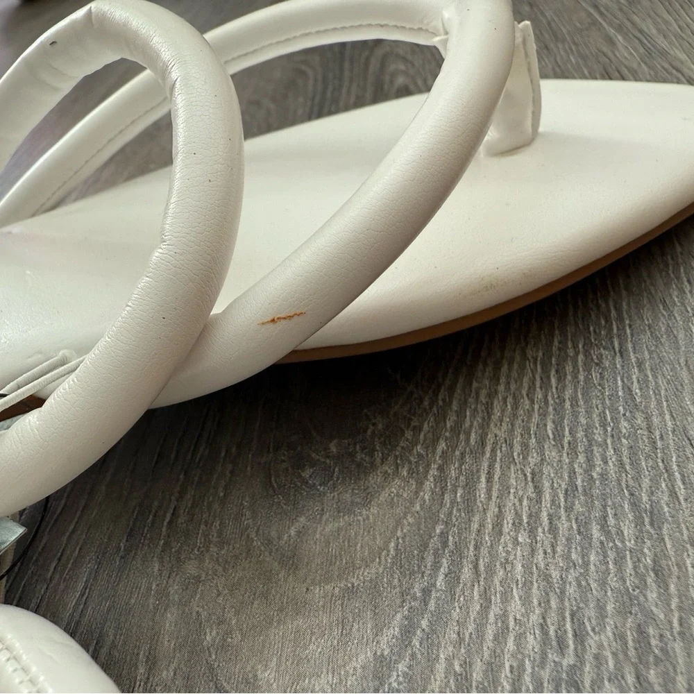 Express Brand New White Slip On Sandals Size 8.5 - Picture 2 of 4